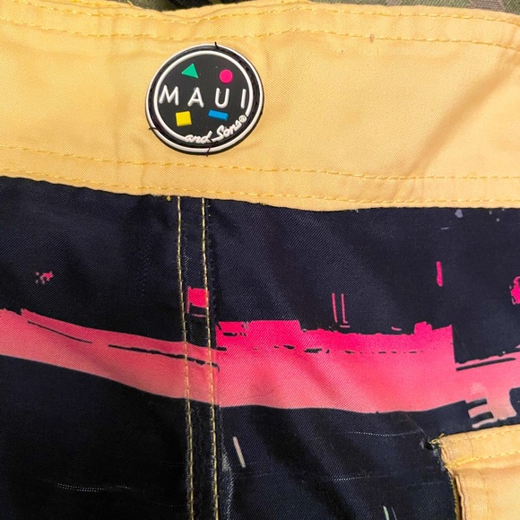 💙Men’s Maui & Sons Board Shorts in Large. - Picture 7 of 10